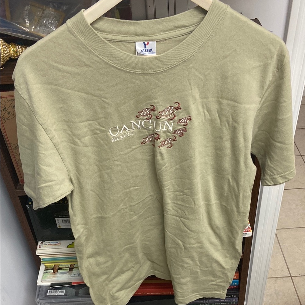 Vintage Cancun Mexico Embroidered Green Short Sleeve Tee Graphic Design